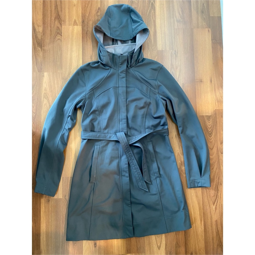 Lululemon Apres Sport Rain Jacket